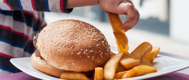 Fast food with large amounts of saturated fat 