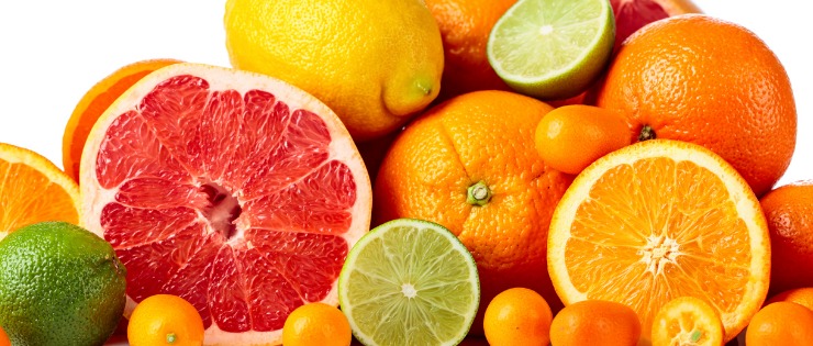 a pile of fresh citrus fruit. Citrus fruits could help care for both cold and hay fever symptoms